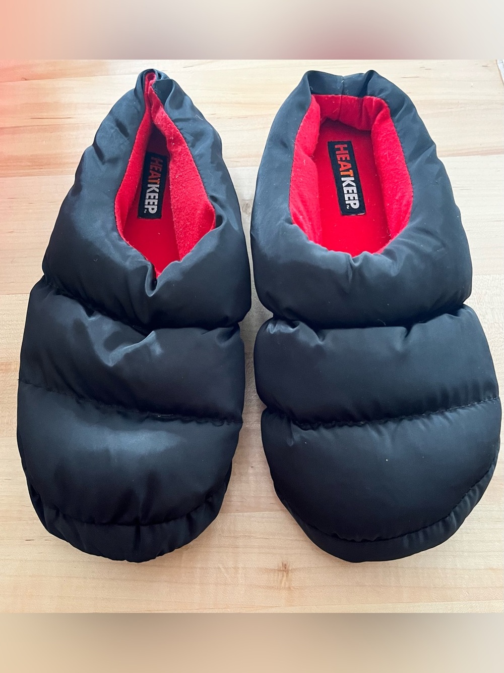 HeatKeep Black Puffer Slippers with Red Lining, Sz 9.5-10.5